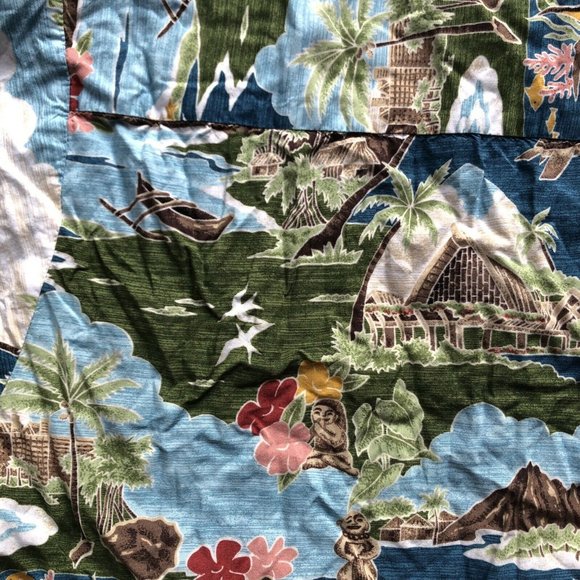 >>SOLD<<Tori Richard Disney Aulani Resort Hawaiian - Picture 8 of 8